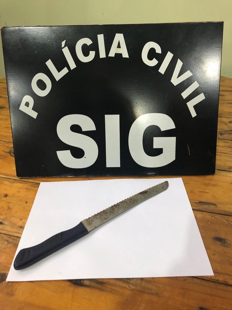 Faca utilizada no crime foi localizada e apreendida - Foto: Polícia Civil/Divulgação